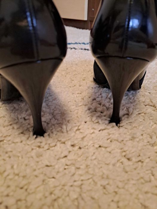 Pantofi eleganti negri, de lac,stare buna, mar. 37, 100 lei