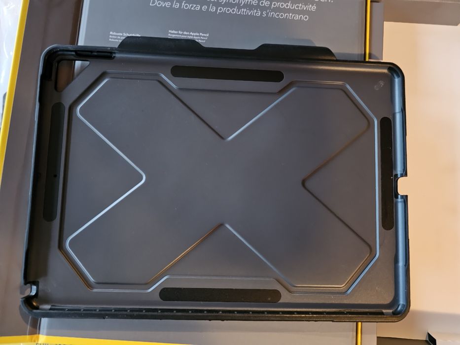 Удароустойчив кейс с отделяща клавиатура Zagg Rugged Messenger Case