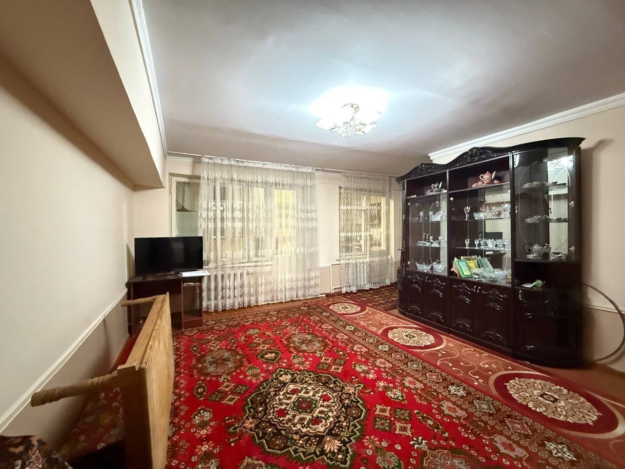 Юнусабад 4 квартал. Продается квартира 2/4/4