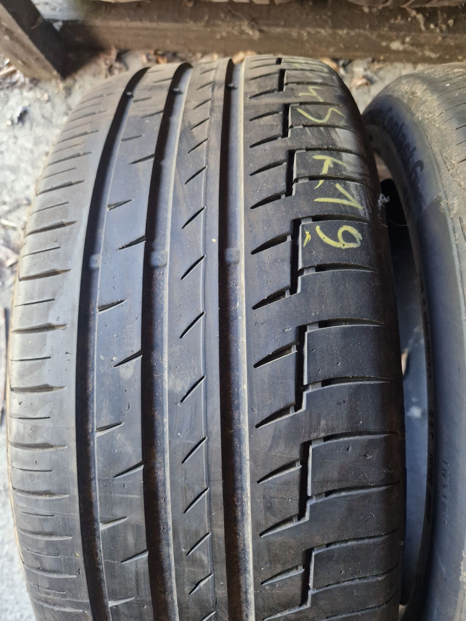 235 45 r19 continental