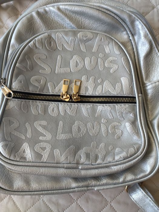 Дамска сребриста раница