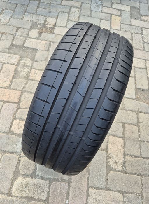 O bucată 285/40 R22 vară - una Pirelli
