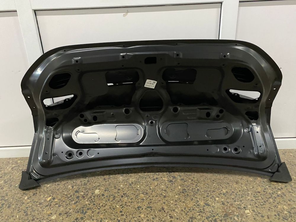 Крышка багажник для Toyota Corolla 180