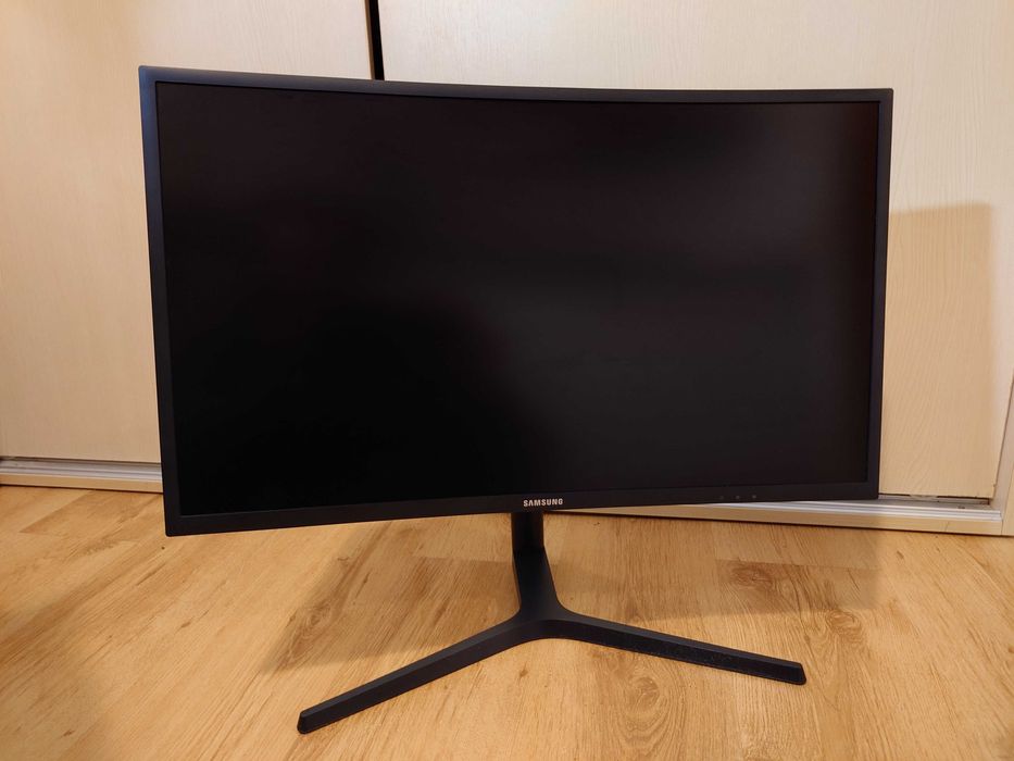 Monitor Samsung 27" refresh rate: 144hz, QLED, gaming
