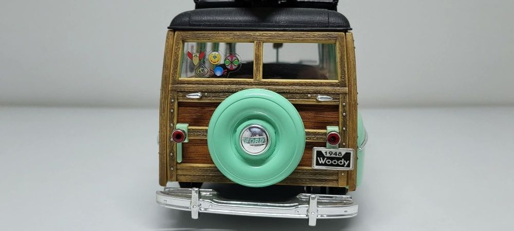 Machetă Ford Woody 1/18 Signature