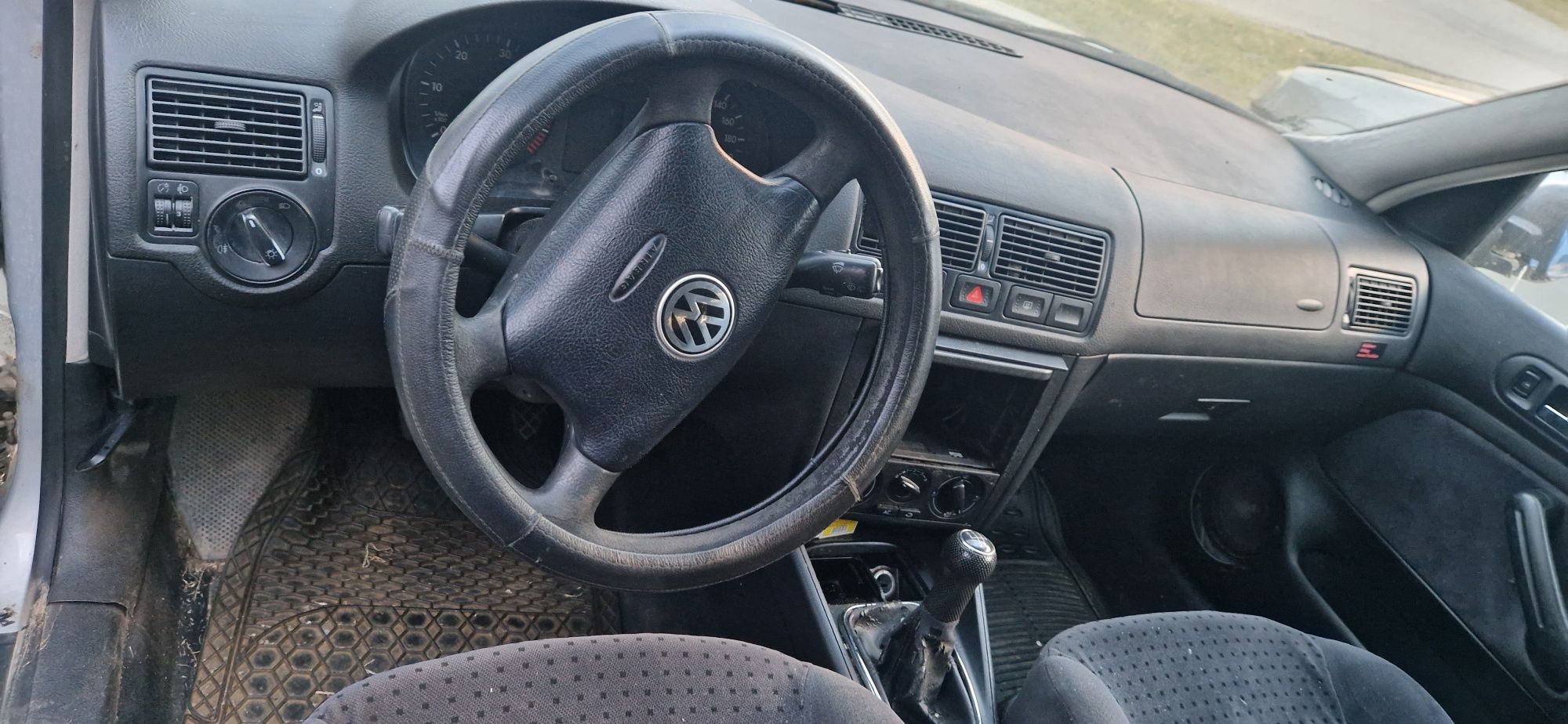 Продавам Volkswagen golf 4 1.9 TDI 90к.с. на части
