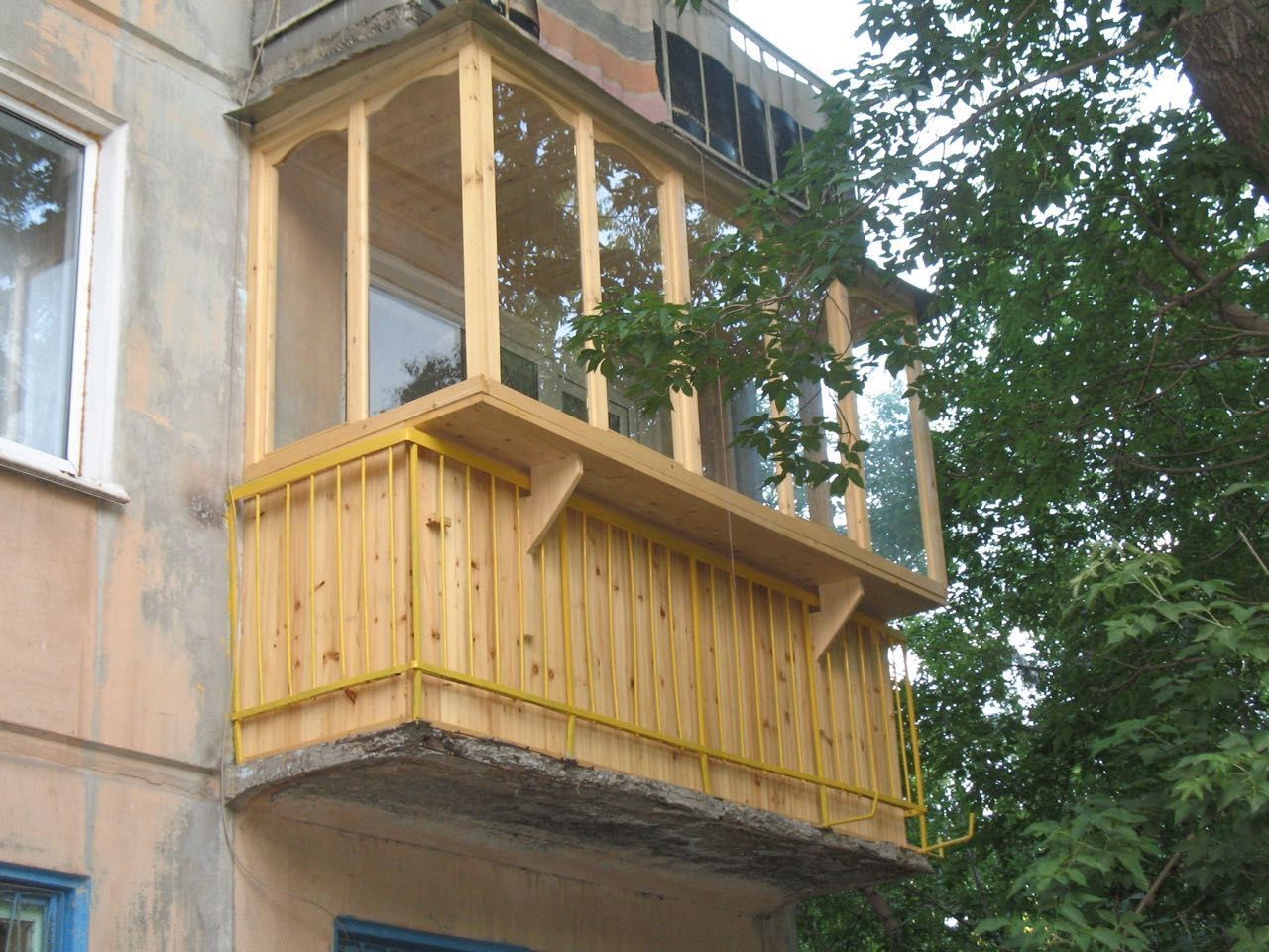 Остекление балконов и лоджий.  Столярные изделия.