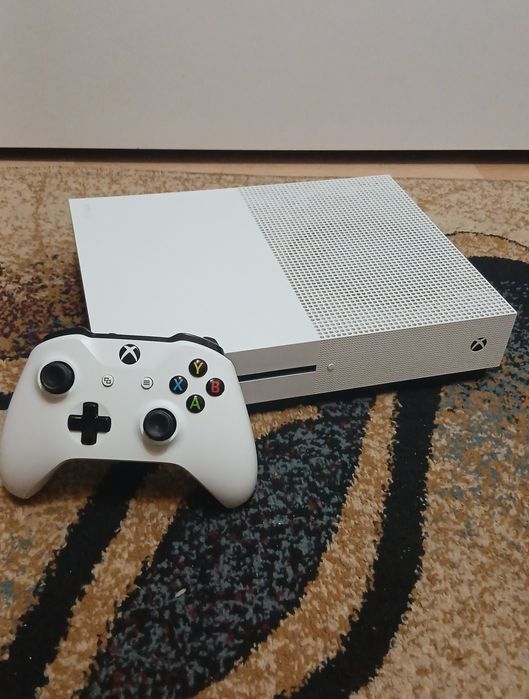 Xbox One S 512Gb + Controller