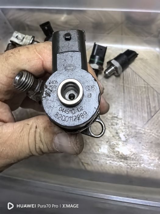 Injector Renault Master Trafic Laguna  motor G9T G9U 0445110084