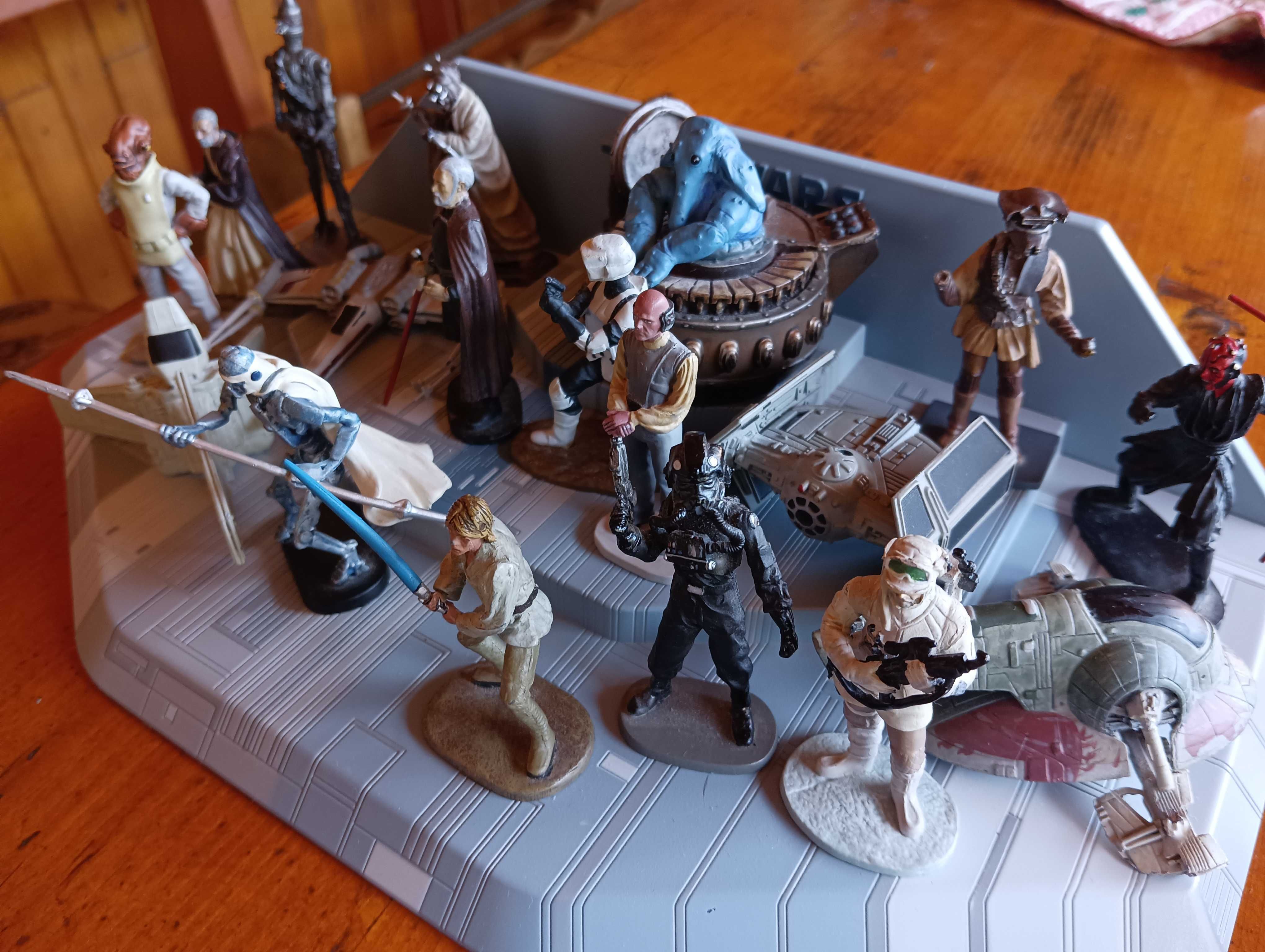 STAR WARS оловни фигури 58 бр.+3 поставки+4 бр. фигури за залепване