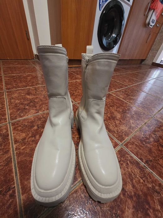 Продавам боти 41 номер запазени