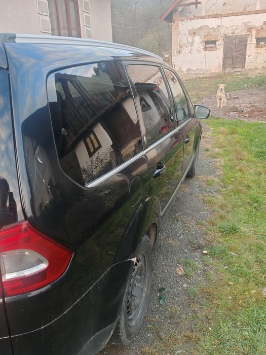 Vând Ford Galaxy