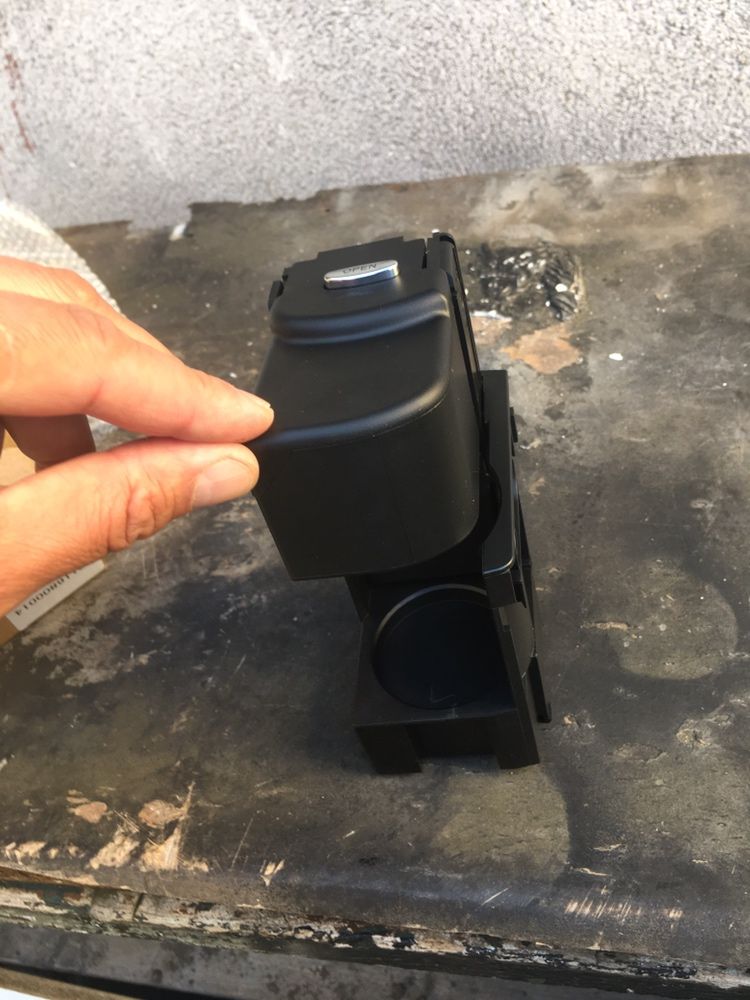 Намалям!Cup Holder-Mercedes W211,C219CLS/E-class(поставка за чаша)