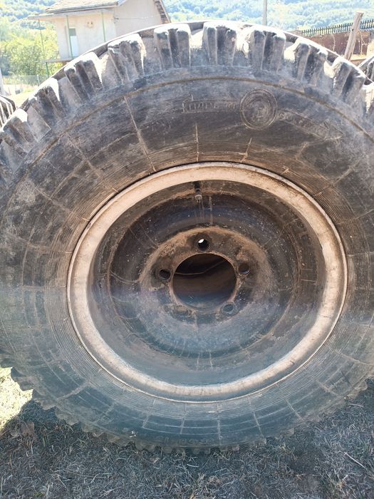 Гуми с джанти за УАЗ 215/90-15R