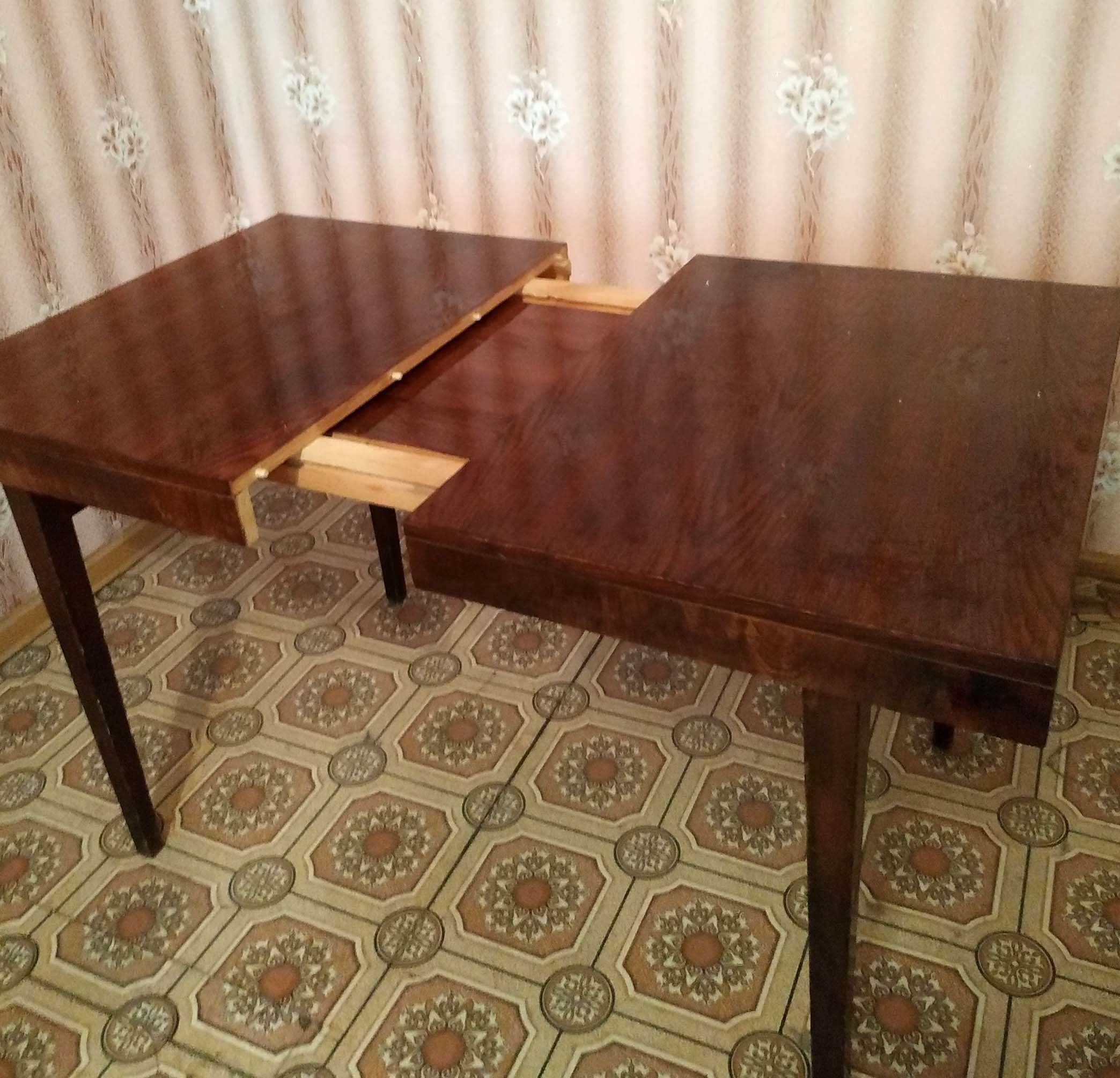 Стол обеденный. Стулья.
Кресло мягкое. Советские.