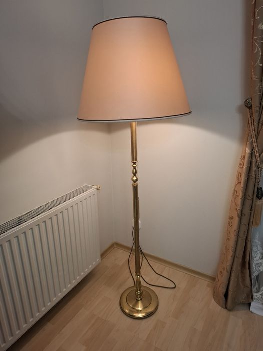 Lampadare din lemn