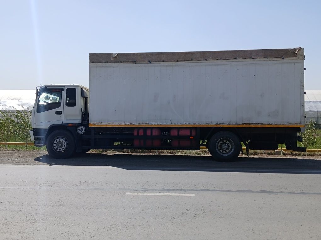 Isuzu avtomobill