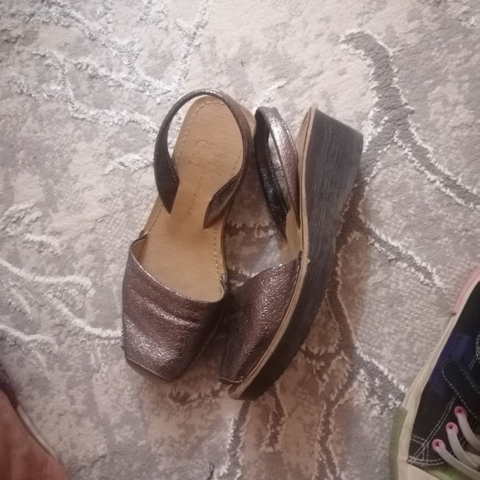 Обувь сотилади качества четкий