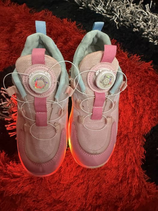 Papuci cu role……….