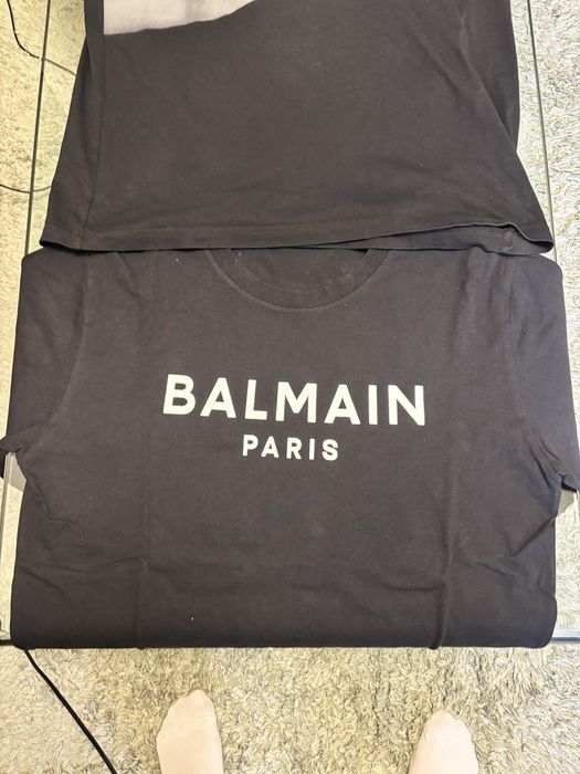 Vand 2 tricouri Balmain Paris