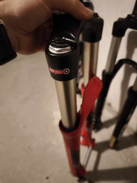 Продават се 3 броя Sr suntour Raidon.  Цената е на брой.