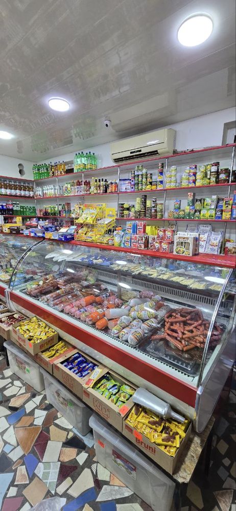 Vitrina xaladilnik xolati yaxshi 2ta bor