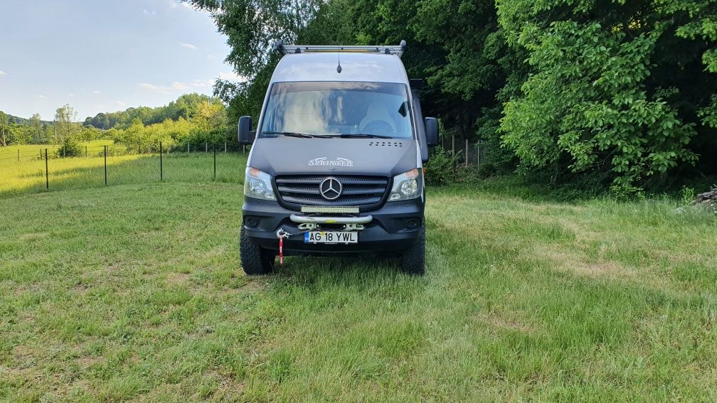 Campervan( autorulota) 4x4 de expeditie Mercedes Sprinter