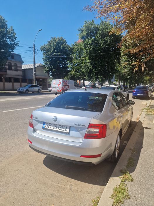 Vând Skoda Octavia