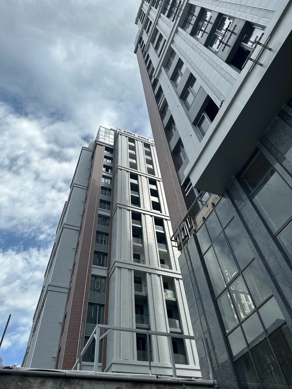 Новостройка, М.Улугбекский район, ул. Сайрам, метро Пушкина и М.Горки