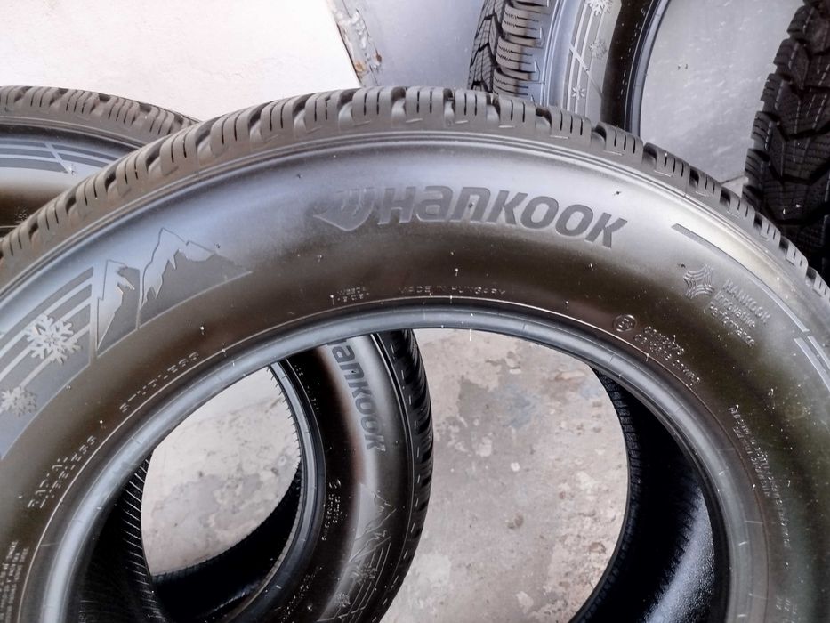 Продавам четири броя зимни гуми hankook winter icept evo3x, 215/65/17