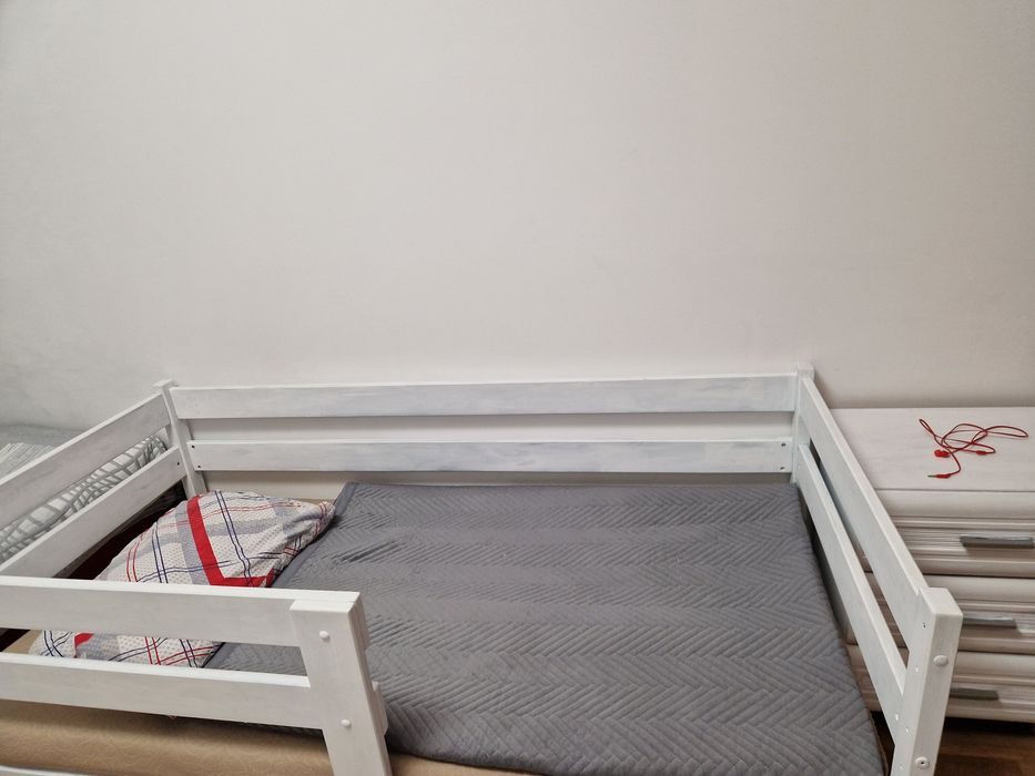 Продаю детскую деревянную кроватку.