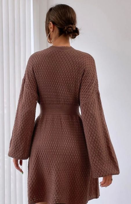 Rochie midi ușor cambrata pe talie