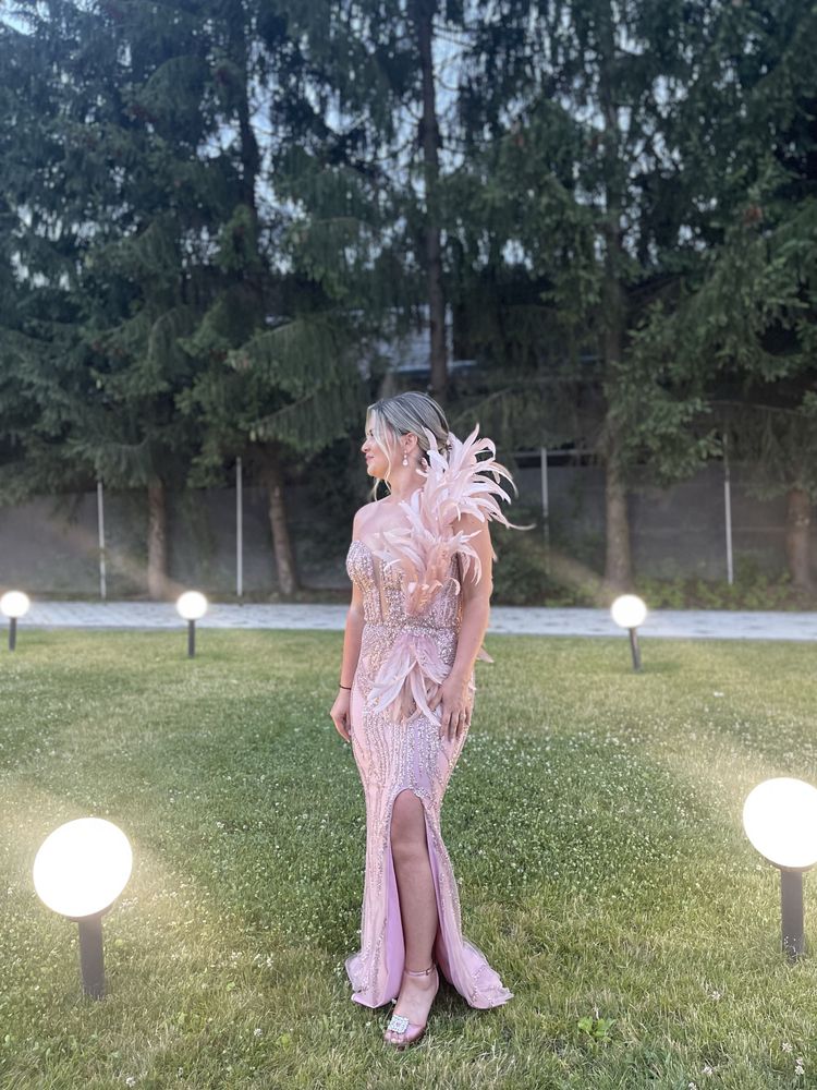 Vand rochie eleganta de ocazie