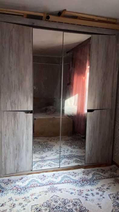 Продам шкаф с зеркалом