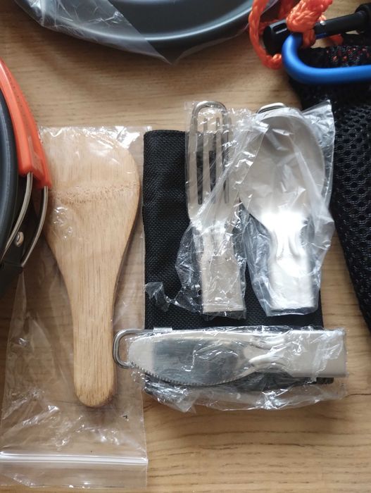 Set pentru camping, gatit in aer liber