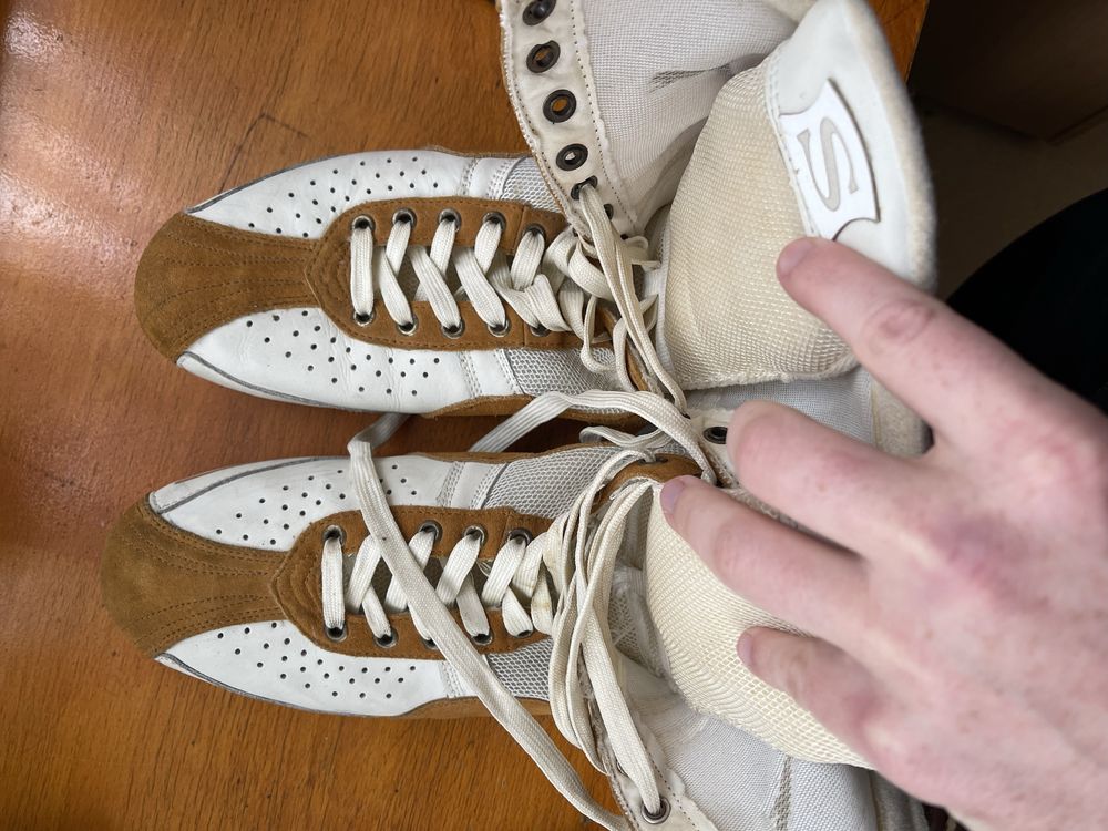 Boxing shoes Puma.