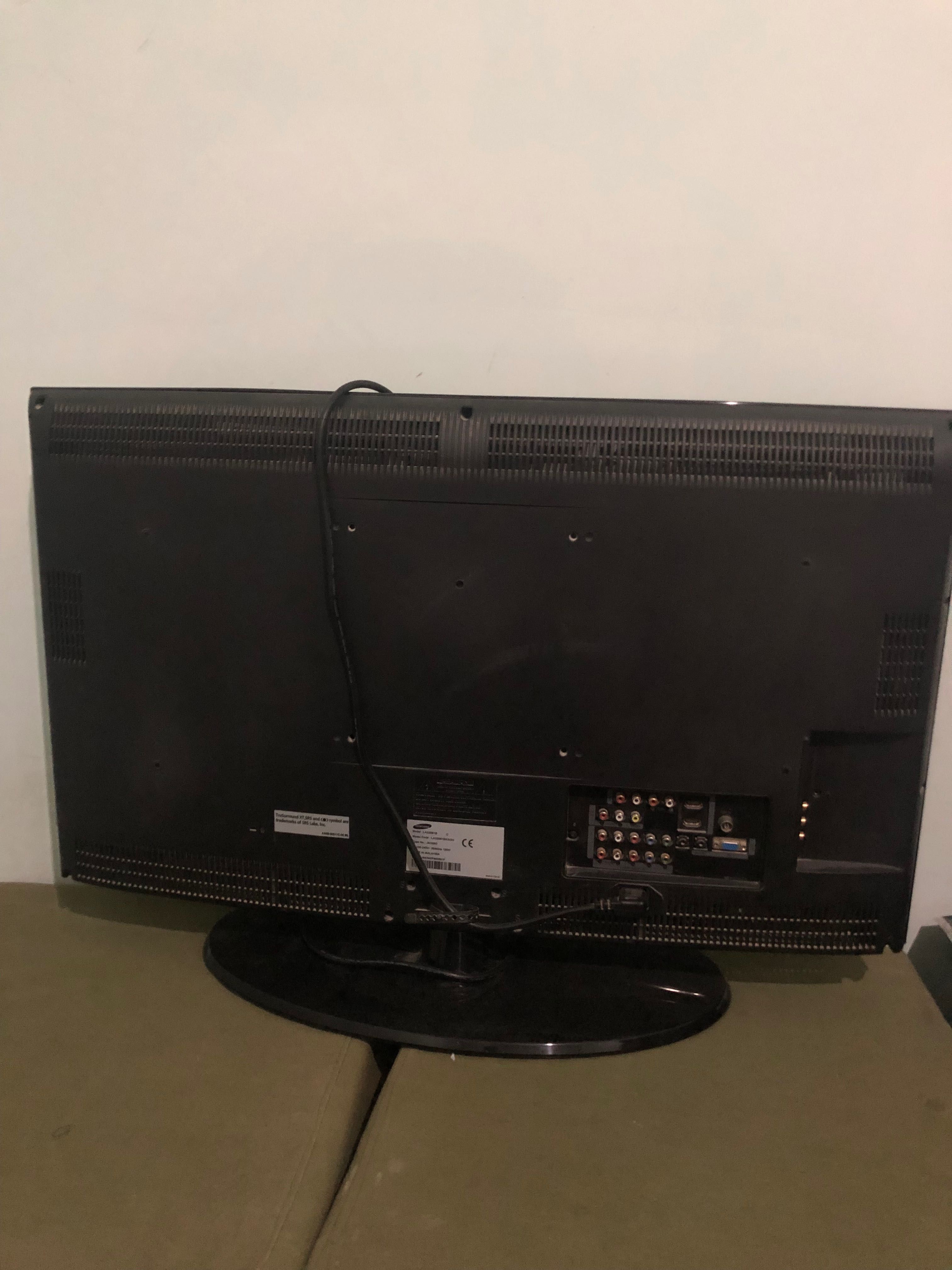 Телевизор «Самсунг» диагональ 32 дюйма LCD TV