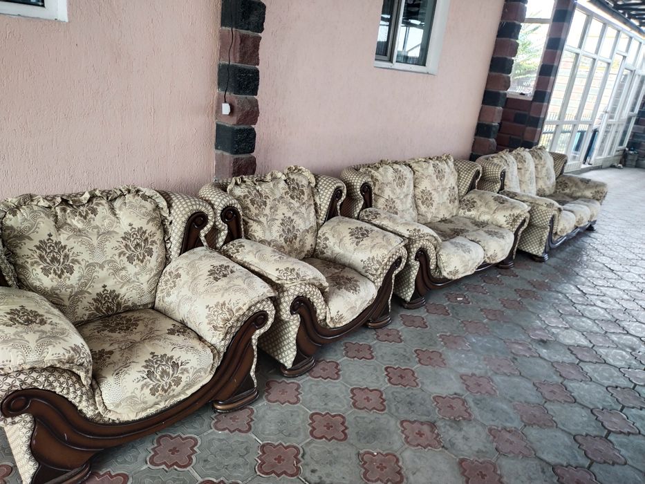 Срочно продается диван