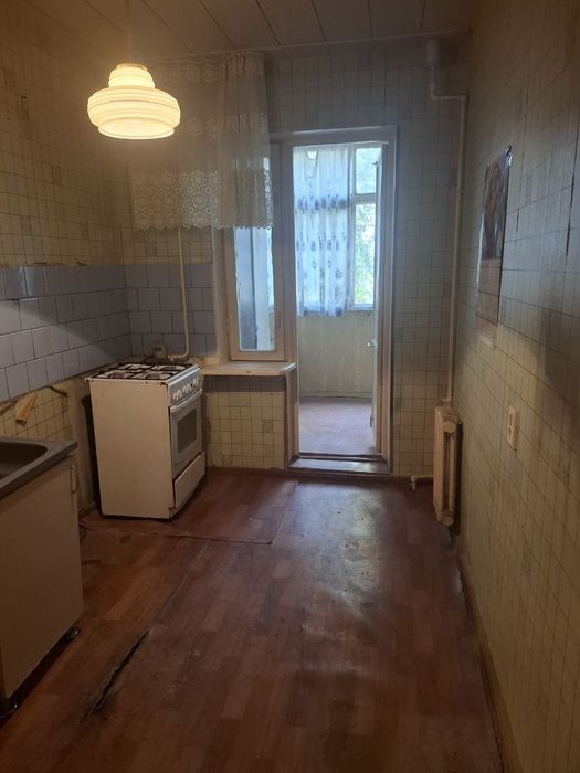 Продаю квартиру Яшнабадский р-он Авиасозлар-1 77-сер 3-ком 1-этаж 4-эт