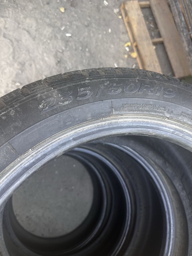 Балон 235/50/19 средни