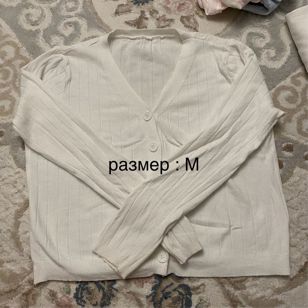 пакет одежд , 20 одежд , джинсы , шорты, кофты, топики, платье, юбка
