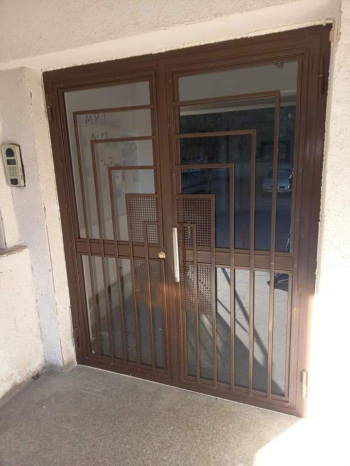 Ușii metalice intrare în bloc