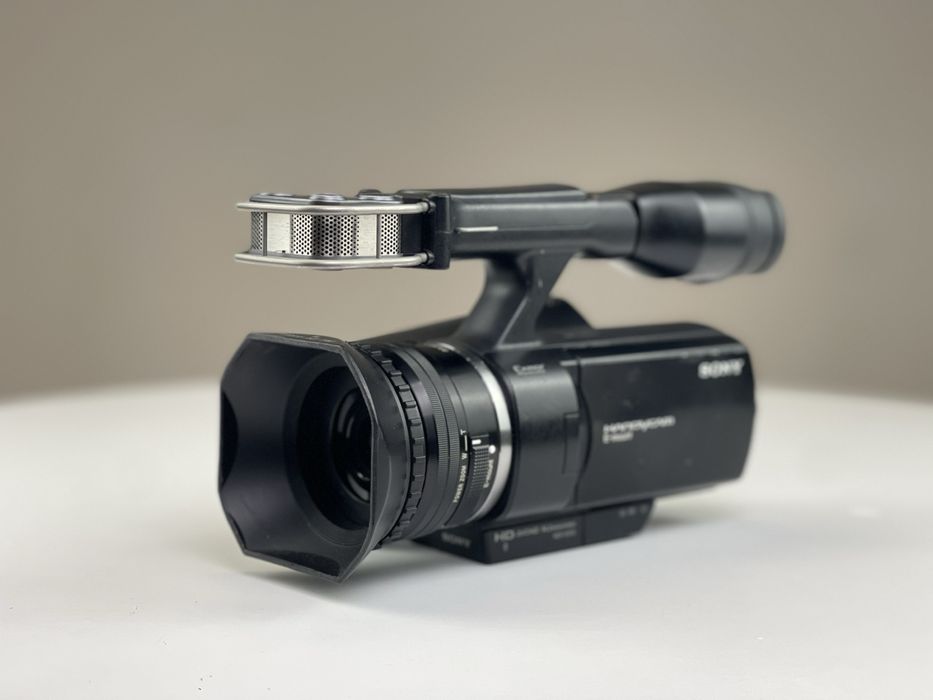 Видеокамера Sony NEX-VG10