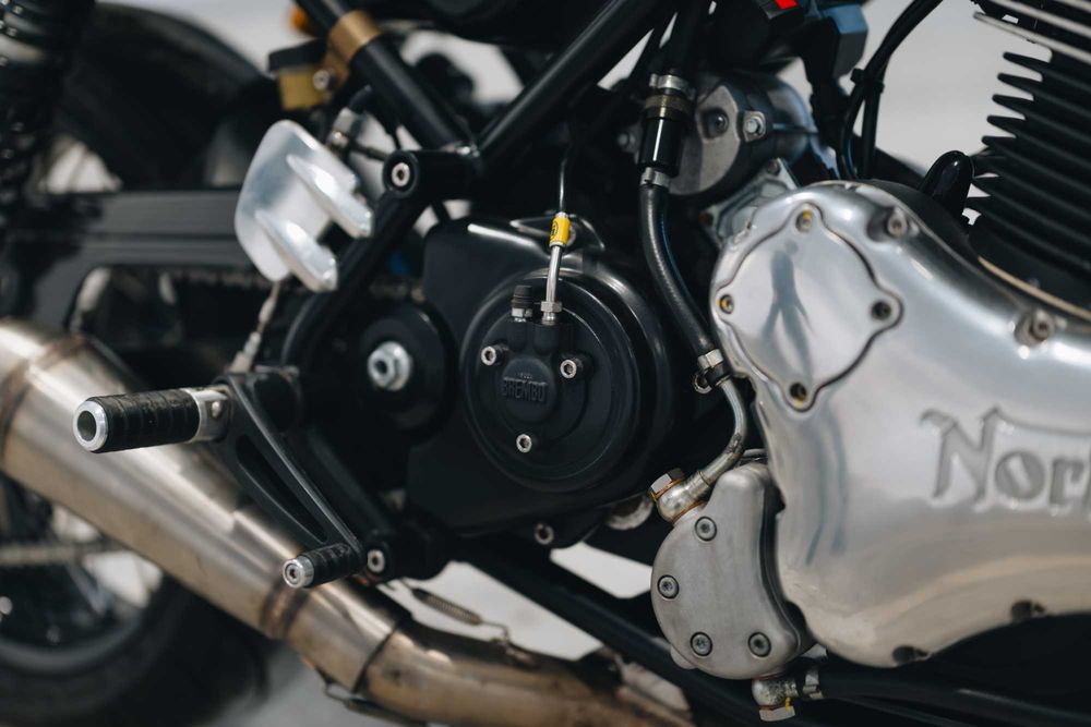 Norton Commando 961 (cafe racer / nu Triumph, Scrambler)