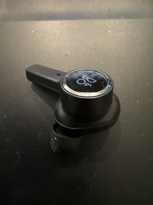 Дясна слушалка тип тапа Марка Бенг и Олуфсен