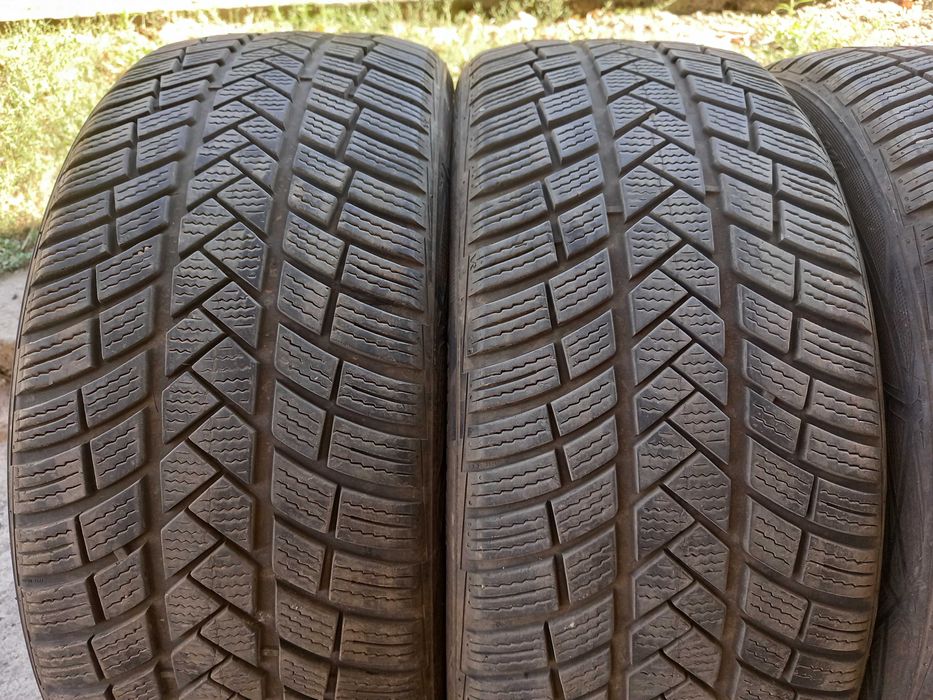 Зимни 215/45 R18 VREDESTEIN