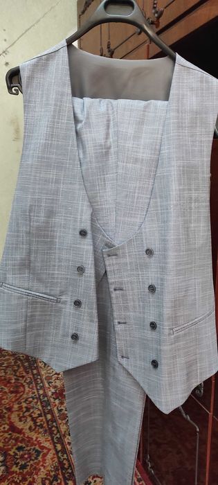Костюм шим янги комплект жилеткаси хам бор.