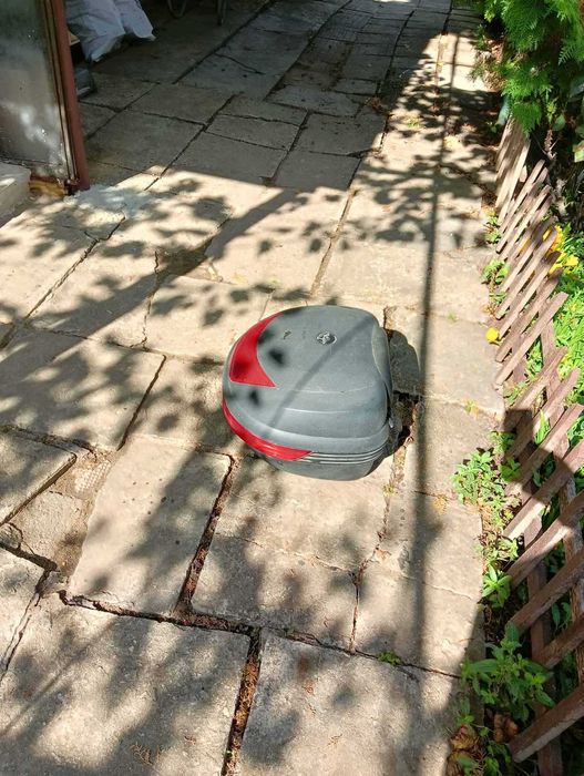 Продавам багажник за мотопед или мотоциклет