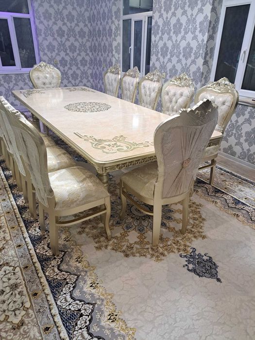 Стол стул сотилади . Продается стол стул комплект.