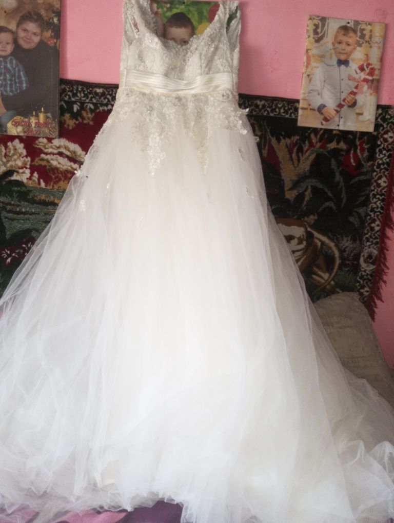 Vând rochie de mireasă